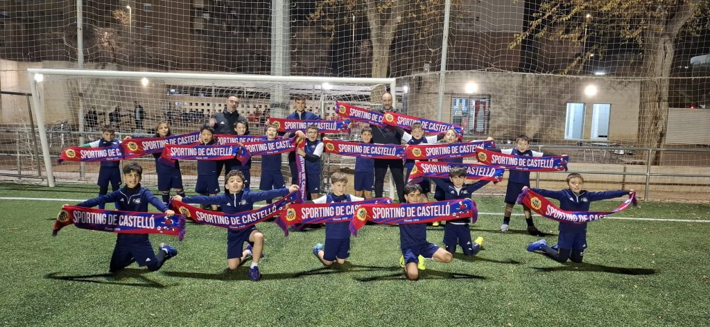 La familia sportinguista reciben su&nbsp;bufanda